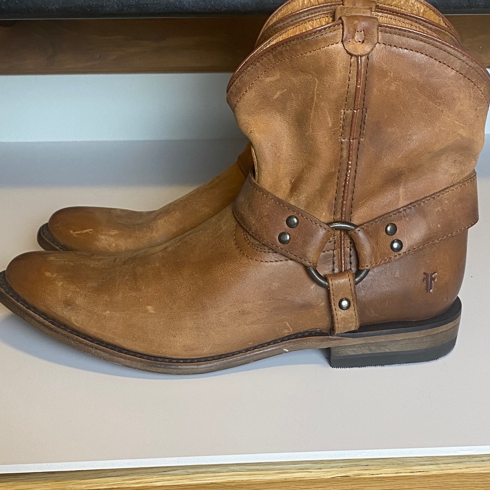 Women’s Frye leather boots Wyatt harness short boot Size 11 - Picture 2 of 11